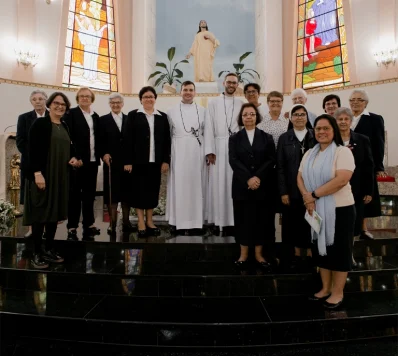 Vida Religiosa e Consagrada: um chamado total ao amor de Deus Vida Religiosa e Consagrada: um chamado total ao amor de Deus