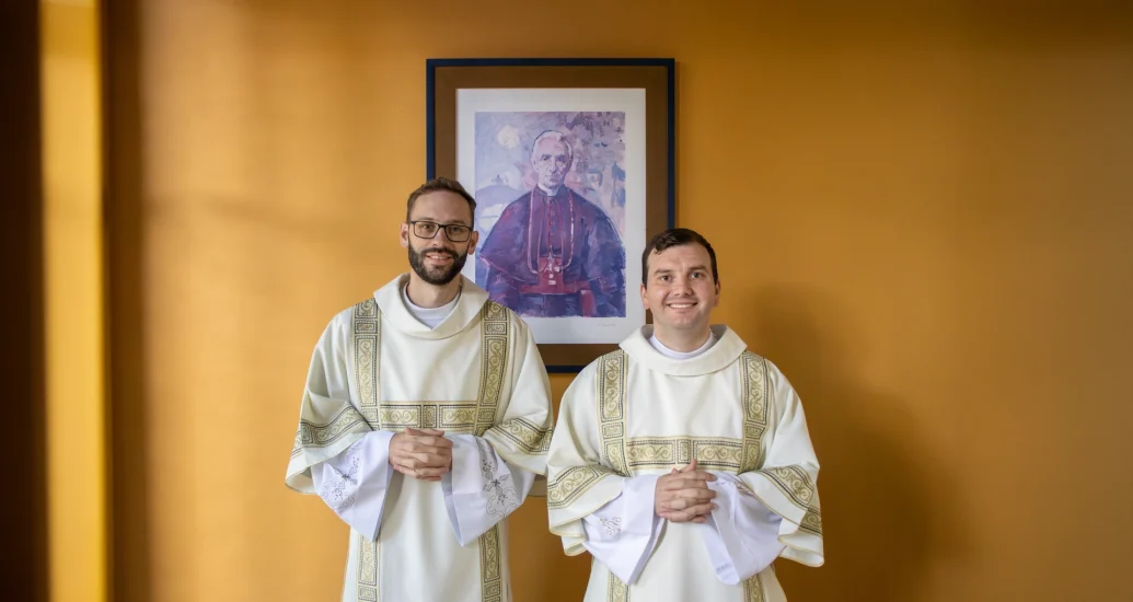 Sacerdotes de esperança: Diáconos Douglas Piccolo e João Paulo Buchinger serão ordenados presbíteros