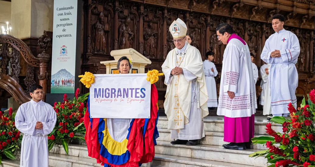 Na Catedral de Lima, Dom Guillermo Cornejo pede compromisso e atenção concreta com os migrantes