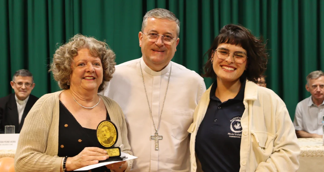 Missão Scalabrini recebe Prêmio Dom Afonso Niehues por atuação com migrantes e refugiados