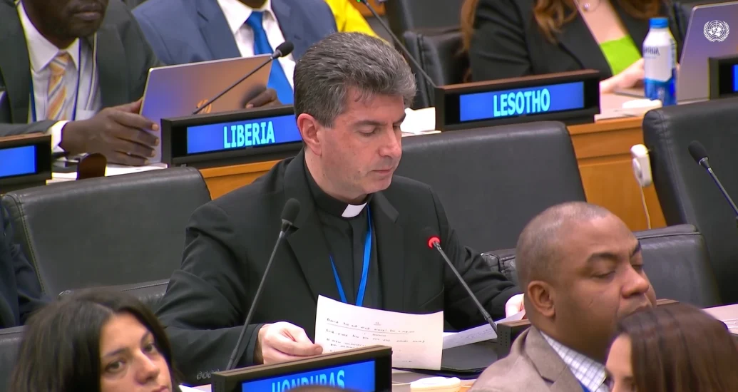 Santa Sé defende proteção da vida de migrantes e alerta para riscos da tecnologia em Fórum da ONU