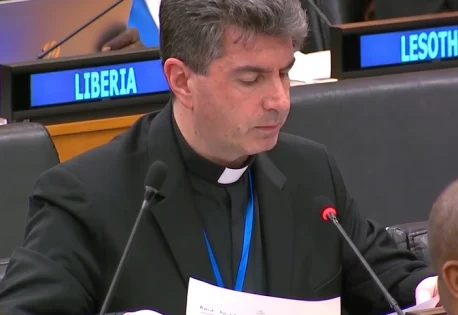 Santa Sé defende proteção da vida de migrantes e alerta para riscos da tecnologia em Fórum da ONU