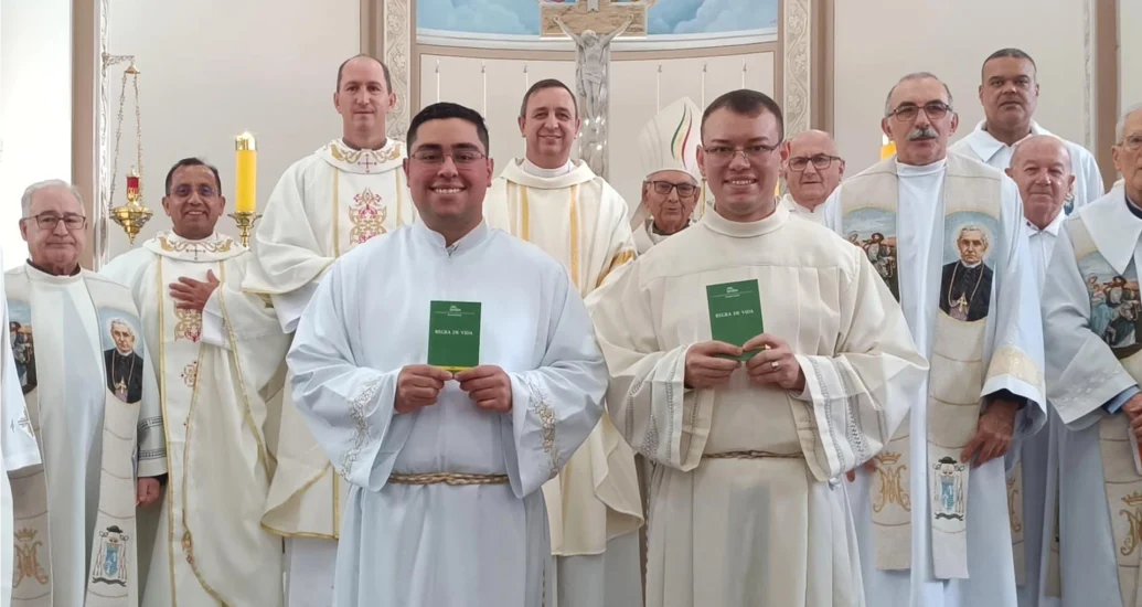 Arthur de Mello dos Santos e João Antônio Rocha Marques realizam Primeira Profissão Religiosa na Congregação Scalabriniana Arthur de Mello dos Santos e João Antônio Rocha Marques realizam Primeira Profissão Religiosa na Congregação Scalabriniana