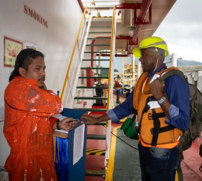 Missionários Scalabrinianos ampliam presença junto aos trabalhadores do mar e alcançam mais de 70 mil marítimos em 2025
