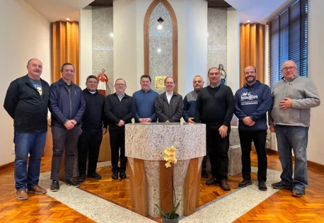 Conselho de Congregação dos Missionários de São Carlos realiza encontro na sede regional da RNSMM