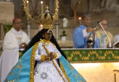 Comunidade filipina celebra entronização de Nossa Senhora de Antipolo na Paróquia Nossa Senhora da Paz, em São Paulo