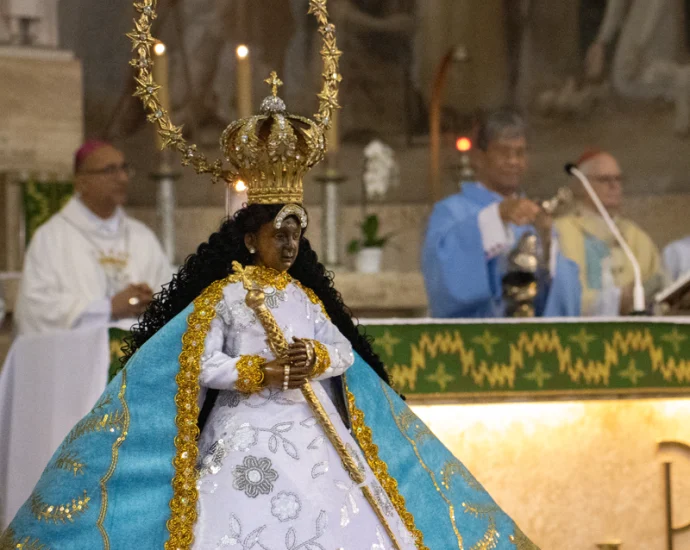 Comunidade filipina celebra entronização de Nossa Senhora de Antipolo na Paróquia Nossa Senhora da Paz, em São Paulo