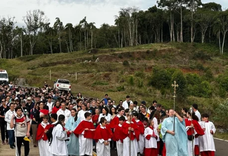 Com presença de 300 jovens, primeira Romaria Vocacional é realizada em Encantado