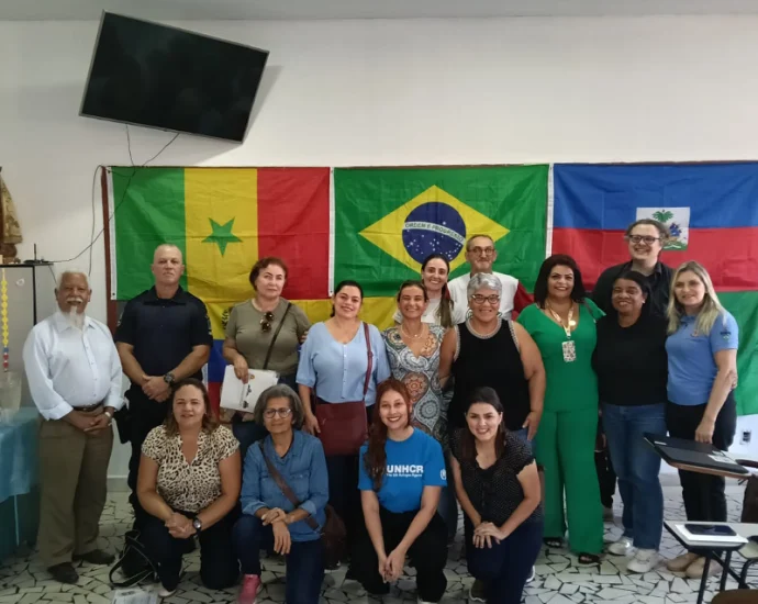 Pastoral da Mobilidade Humana de Vicente de Carvalho e ACNUR capacitam quatro secretarias do Guarujá sobre direitos dos migrantes e refugiados