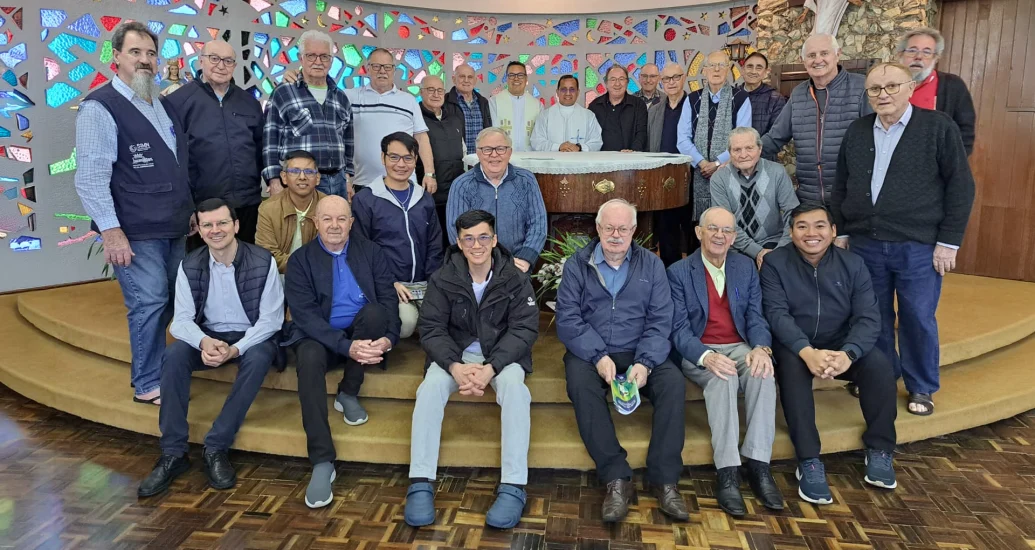Grupo de Missionários Scalabrinianos participa de retiro espiritual em Guaporé