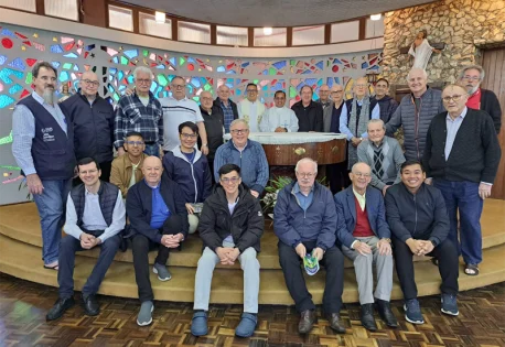 Grupo de Missionários Scalabrinianos participa de retiro espiritual em Guaporé