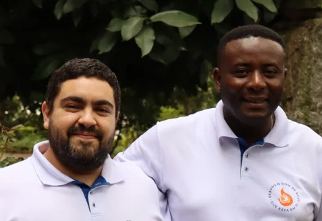 Religiosos Gabriel e Guilbaud professarão votos perpétuos na Congregação Scalabriniana