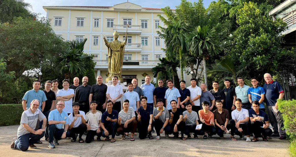 Conselho de Congregação dos Missionários de São Carlos realizam visita ao seminário no Vietnã