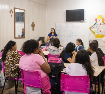 Imagem Lar da Criança em Guaporé ensina meninas a sonhar e forma mulheres que cuidam umas das outras