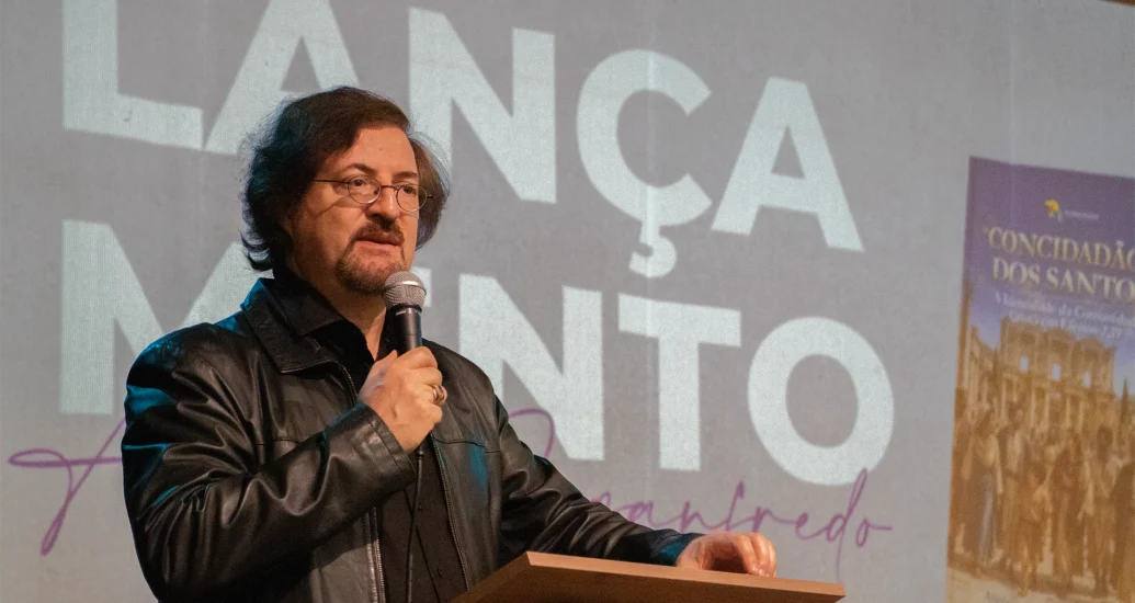 Missionário Scalabriniano, Pe. Antônio Seganfredo, lança livro sobre cidadania e identidade das comunidades cristãs