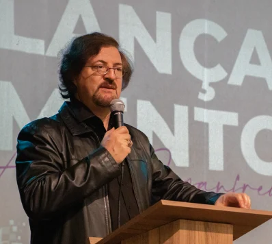 Missionário Scalabriniano, Pe. Antônio Seganfredo, lança livro sobre cidadania e identidade das comunidades cristãs Missionário Scalabriniano, Pe. Antônio Seganfredo, lança livro sobre cidadania e identidade das comunidades cristãs